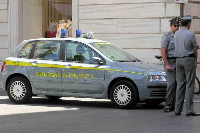 Infermiera finisce nei guai per evasione fiscale a Pavia