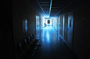 Gli ospedali sono luoghi di cura e di aggressione