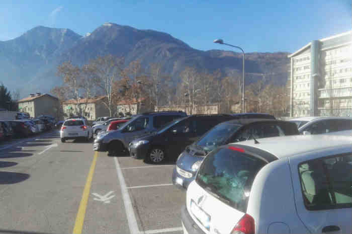parcheggio ospedale pieno