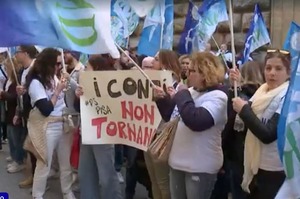 Firenze, infermieri e operatori in presidio: “Non accettiamo saldi sulla nostra pelle”