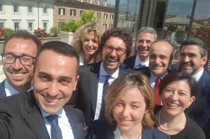 selfie di di maio con i ministri
