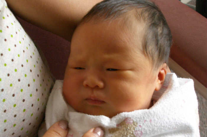 neonato asiatico cinese