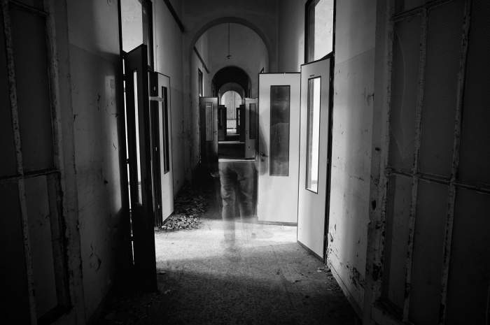 In un ex-manicomio in Campania il presunto fantasma di un "Infermiere" che non troverebbe pace